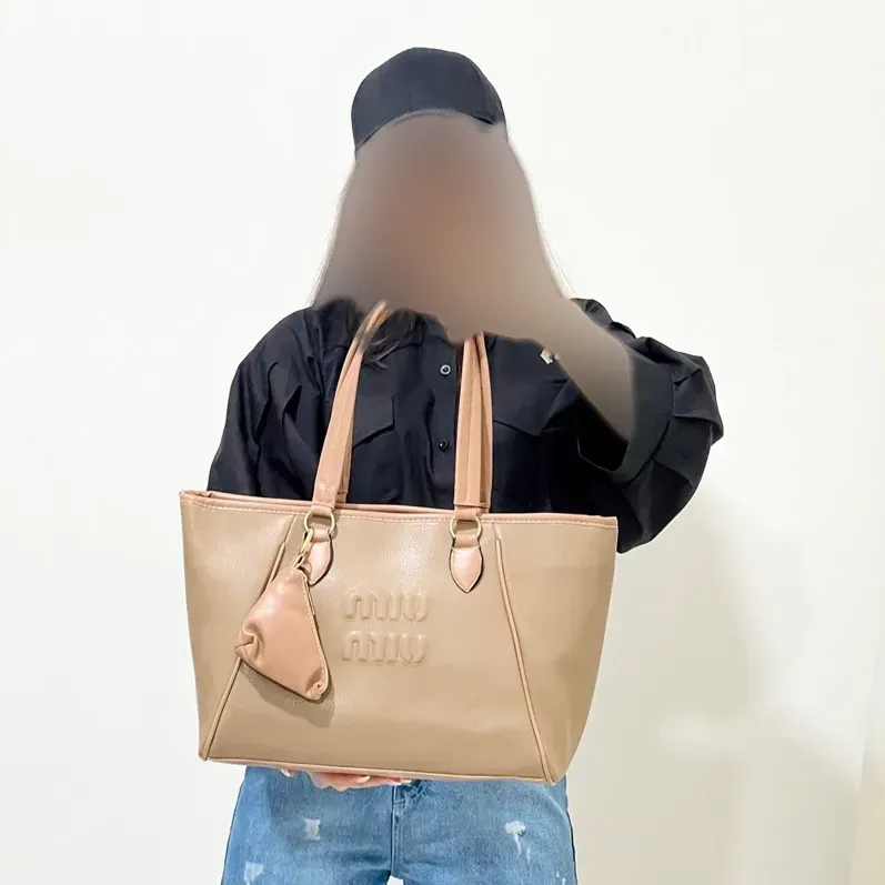 کیف بزرگ دستی و دوشی زنانه چرم مصنوعی و پارچه کنفی